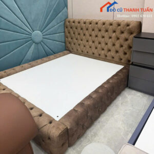 Giường Ngủ Bọc Nhung Bo Viền Êm Ái Mới 99%