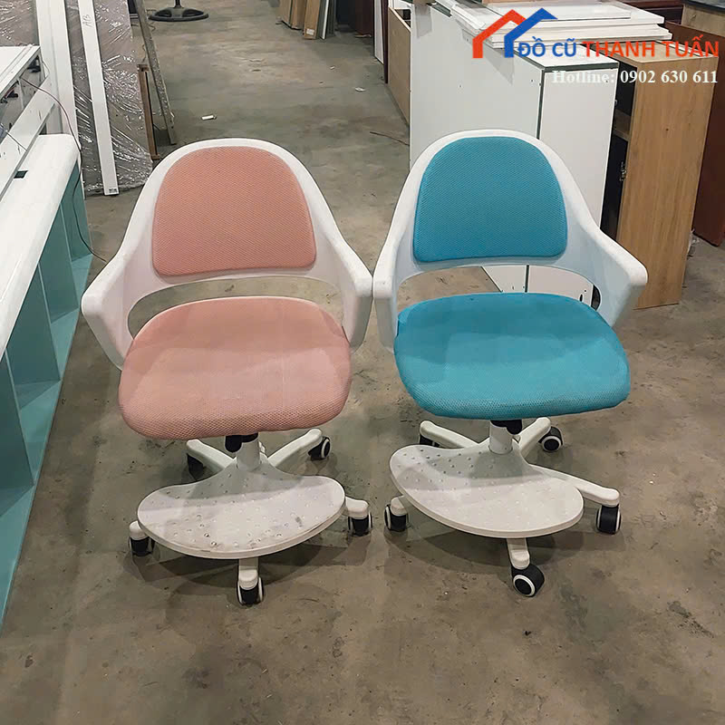 z7266866118888_8d52cbb5be2e34e7defdc63c8cf8791f Ghế Xoay Cũ Cho Bé Chống Gù Bọc Vải Có Gác Chân