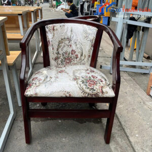 Ghế Cafe Cũ Bọc Đệm Có Hoa Văn Độc Đáo