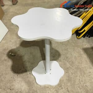 Bàn Cafe Cũ Thiết Kế Hình Bông Hoa Đẹp Mắt