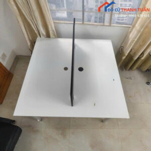 Bàn Làm Việc Gỗ Cũ Có Vách Ngăn Màu Đen Tiện Lợi