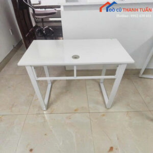 Bàn Làm Việc Cũ Màu Trắng Kiểu Dáng Nhỏ Gọn