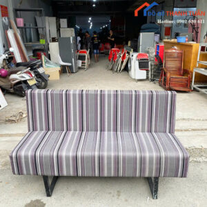 Băng Ghế Sofa Cũ Thiết Kế Kẻ Sọc Độc Đáo