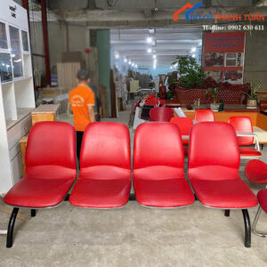 Băng 4 Ghế Chờ Cũ Màu Đỏ Khung Sắt Sang Trọng