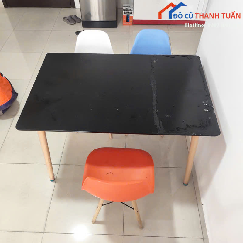 bo-abn-ghe-an-1m2x70x75-2-1 Bộ Bàn Ghế Ăn Cũ 1M2x70CM Mặt Kính Màu Đen