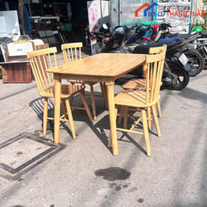 Bộ Bàn Ăn Cũ 1M2 Kèm 4 Ghế Thiết Kế Cong Nhẹ