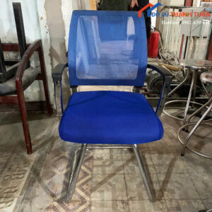 Ghế Văn Phòng Cũ Màu Xanh Thiết Kế Chân Quỳ