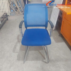 Ghế Văn Phòng Cũ Màu Xanh Thiết Kế Chân Quỳ