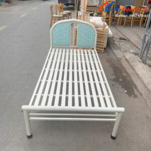 Giường Sắt Cũ 1Mx2M Đầu Bọc Da Màu Xanh