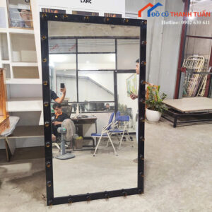 Gương Soi Toàn Thân Cũ Màu Đen Thiết Kế Hiện Đại