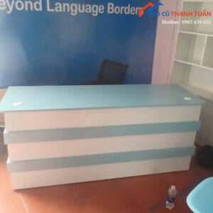 Quầy Lễ Tân Cũ Thiết Kế Không Hộc Thoải Mái