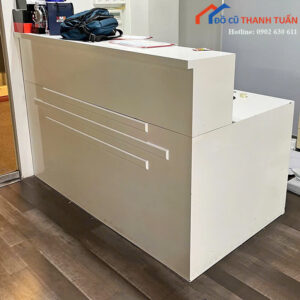 Quầy Lễ Tân Cũ Màu Trắng Thiết Kế Hiện Đại