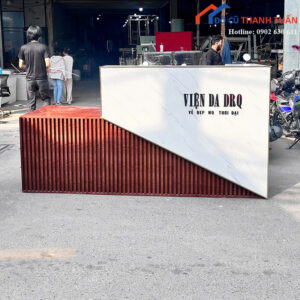 Quầy Lễ Tân Cũ 2M35x1M23 Màu Nâu Phối Trắng