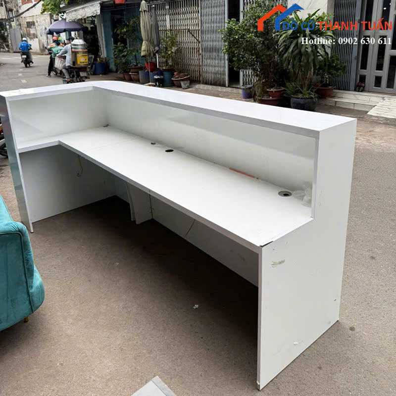 quay-le-tan-2m5x1mx1m15-G3tr5-6 Quầy Lễ Tân Cũ 2M5x1M15 Màu Trắng Thiết Kế Bo Cong