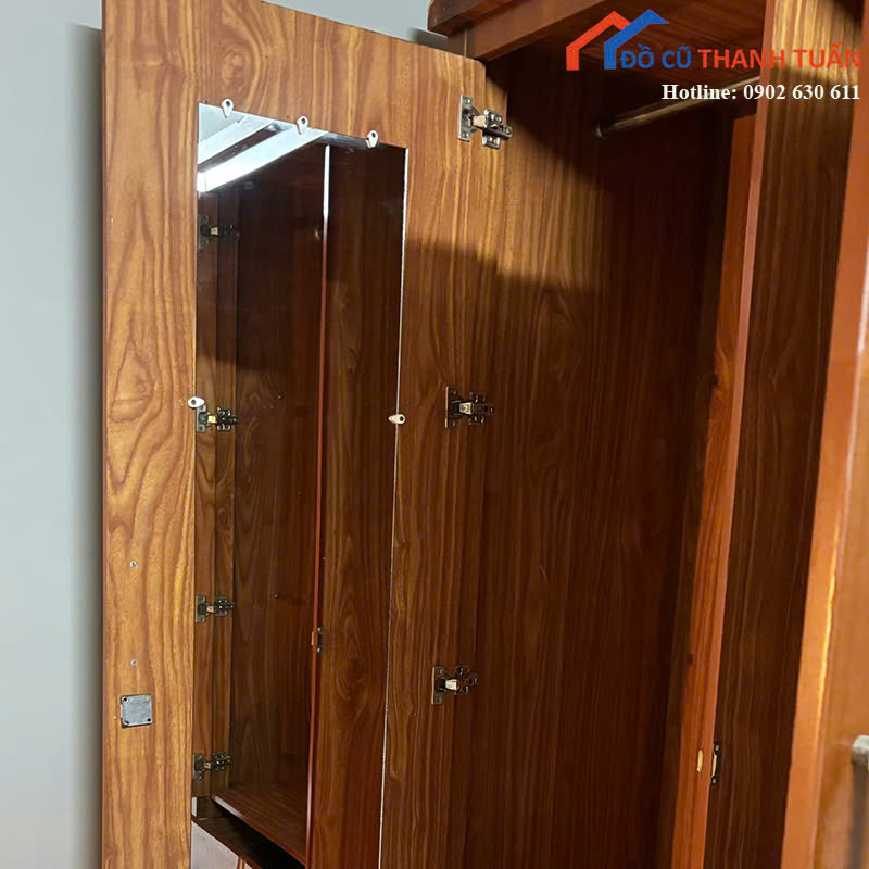 tu-quan-ao-G2tr5-4 Tủ Quần Áo Cũ Vân Gỗ Thiết Kế 2 Cánh Nhỏ Gọn