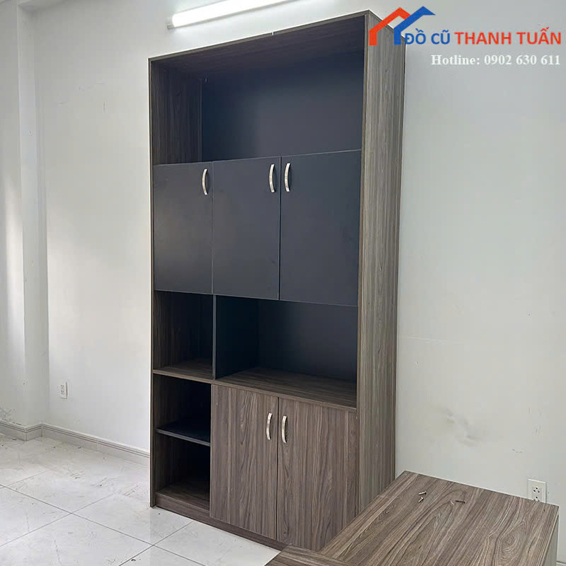 tu-tb-1m25x40x2m4-G1tr8-3 Tủ Trưng Bày Cũ 1M25x2M4 Vân Gỗ Thiết Kế Độc Đáo