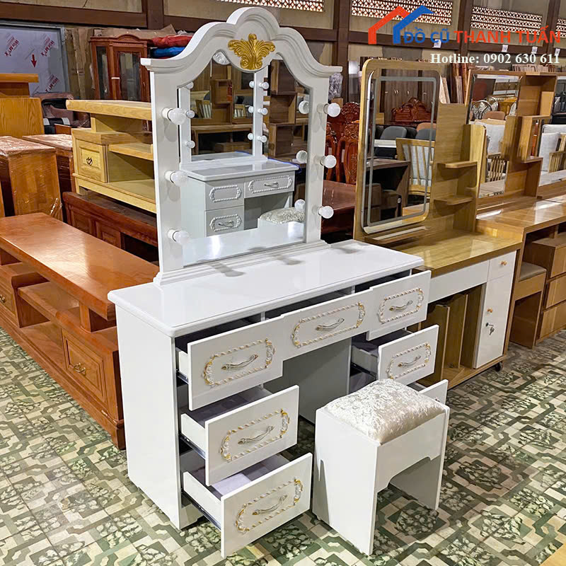 z7297497488761_c6196b3e99b56cb33e7668db716b0ac6 Bàn Trang Điểm Màu Trắng Thiết Kế Cổ Điển Mới 99%