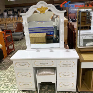 Bàn Trang Điểm Màu Trắng Thiết Kế Cổ Điển Mới 99%