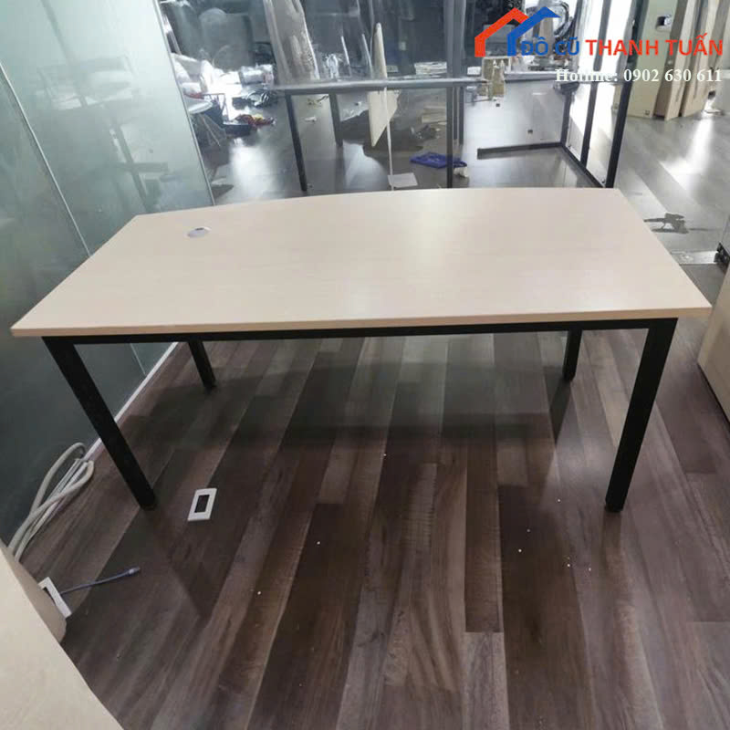 z7298754386566_158301f189b897cd0b78e6414cb12e62 Bàn Giám Đốc Cũ 1M64x80CM Thiết Kế Bo Cong Hiện Đại