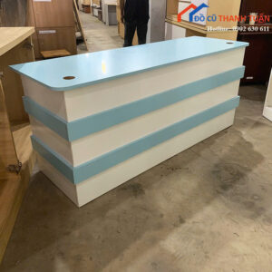 Quầy Lễ Tân Cũ Thiết Kế Không Hộc Thoải Mái