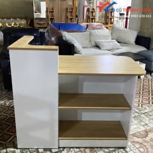 Quầy Lễ Tân Màu Vân Gỗ Phối Trắng Có Hộc Mới 99%