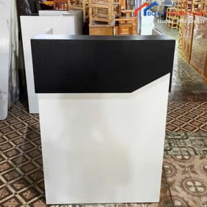 Quầy Lễ Tân Màu Đen Phối Trắng Nhỏ Gọn Mới 99%