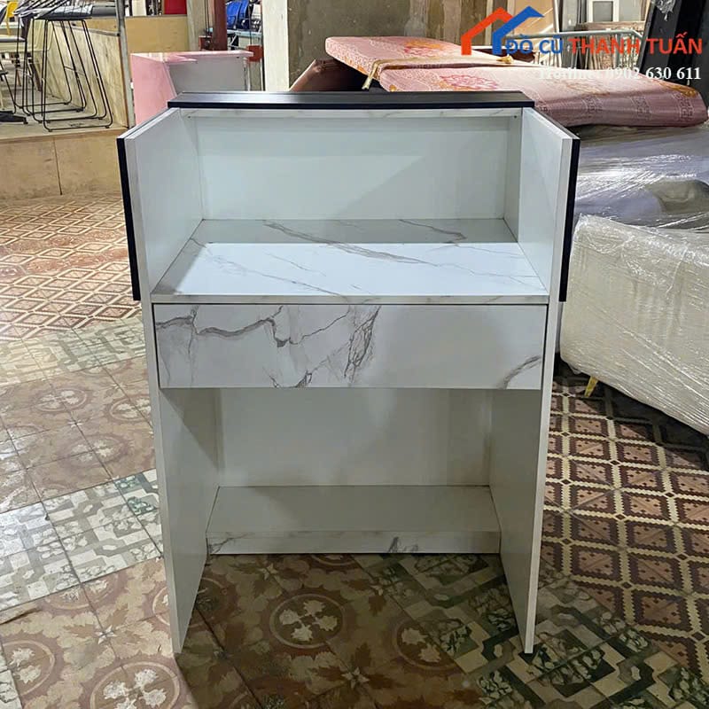 zz-hnag-moi-G1tr5-2 Quầy Lễ Tân Màu Đen Phối Trắng Nhỏ Gọn Mới 99%