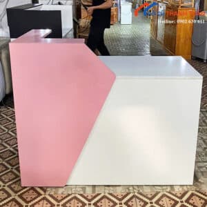 Quầy Lễ Tân Màu Hồng Phối Trắng Hiện Đại Mới 99%