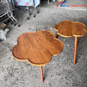 ban-cafe-cu-mat-go-hinh-bong-hoa-dep-mat