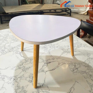 ban-cafe-cu-thiet-ke-bo-goc-nhe-co-3-chan