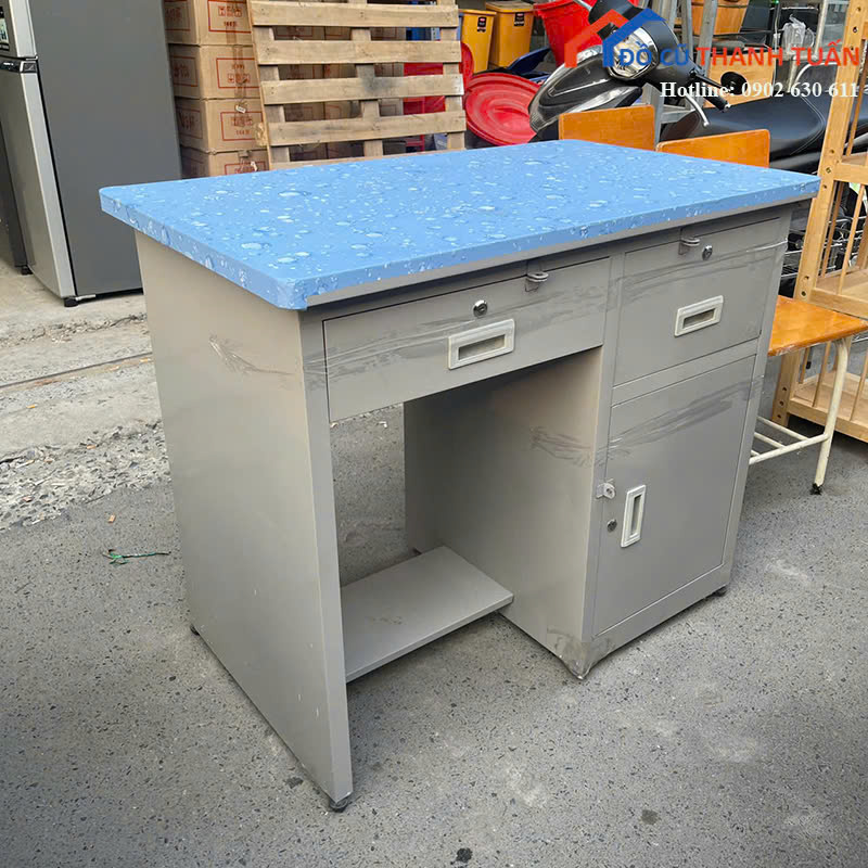 blv-G650-3 Bàn Làm Việc Cũ Khung Sắt Màu Xám Có Hộc Tiện Lợi