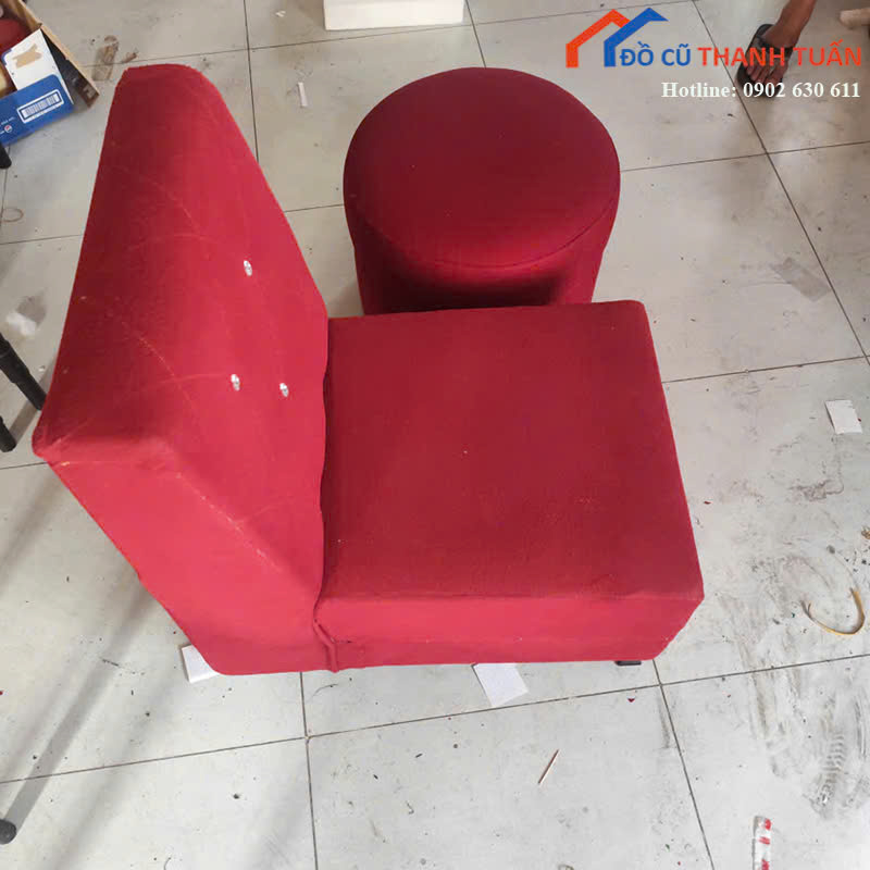 don-nho-150-sofa-400-2 Sofa Đơn Cũ Kèm Đôn Bọc Nhung Màu Đỏ Hiện Đại