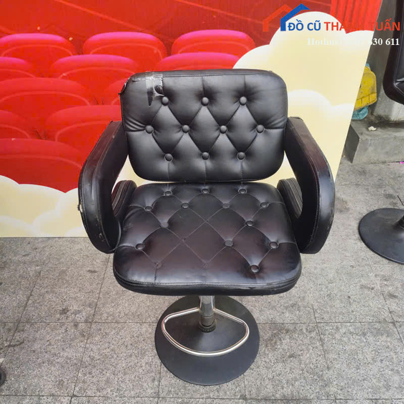 ghe-bar-cu-boc-da-mau-den-co-nut-hien-dai