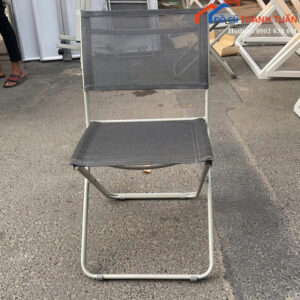 ghe-cafe-cu-khung-sat-boc-luoi-gap-gon-tien-loi