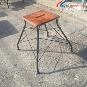 Ghế Cafe Cũ Mặt Gỗ Thiết Kế Chân Đẹp Mắt