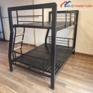 giuong-tang-sat-cu-mau-den-thiet-ke-chac-chan