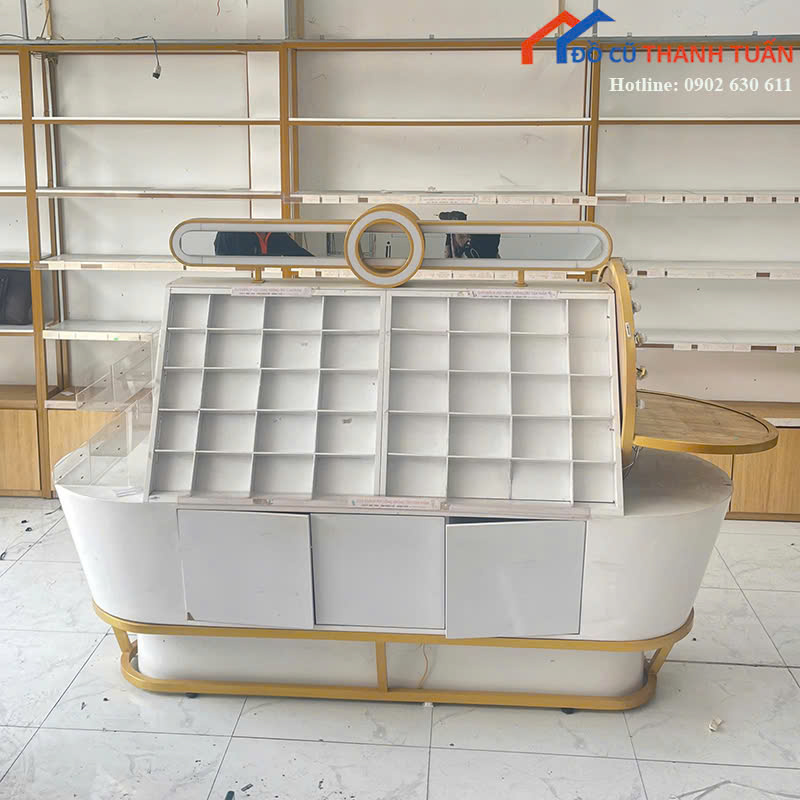 ke-trung-bay-cu-thiet-ke-nhieu-ngan-bo-cong-hien-dai