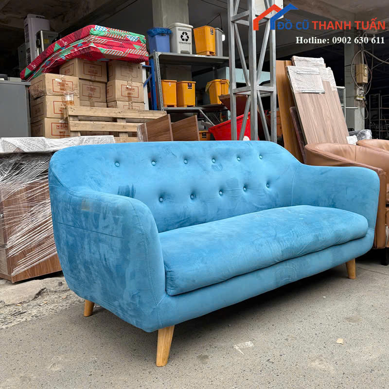 sofa-G1tr5-2 Sofa Băng Cũ Bọc Nhung Màu Xanh Chân Gỗ Chắc Chắn