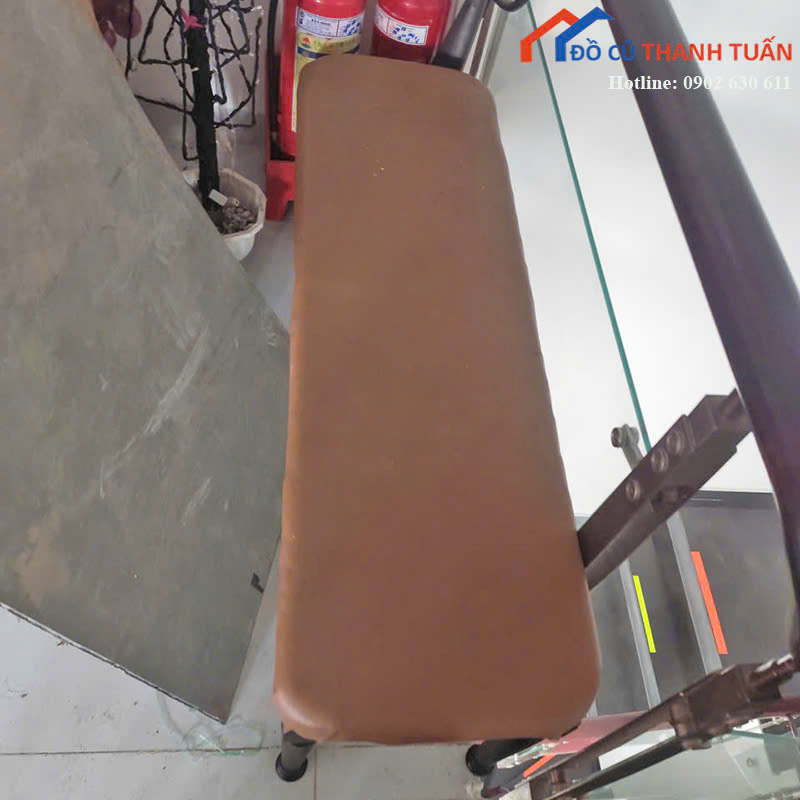 sofa-bang-cu-boc-da-mau-nau-khung-chac-chan