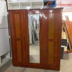 tu-quan-ao-cu-1m56x1m85-thiet-ke-3-canh-co-guong