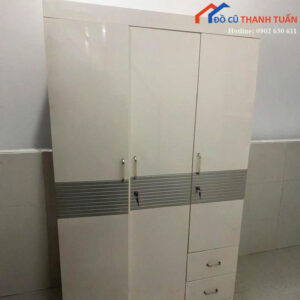 tu-quan-ao-cu-thiet-ke-3-canh-mau-trang-phoi-xanh