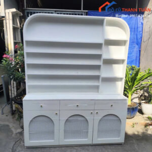 tu-trung-bay-cu-1m6x2m-mau-trang-thiet-ke-bo-cong