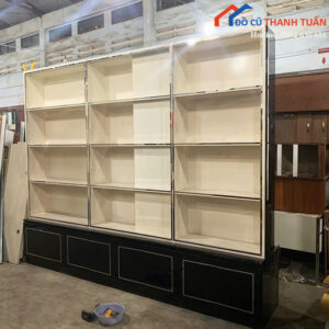 tu-trung-bay-cu-3m12x2m5-kieu-dang-hien-dai