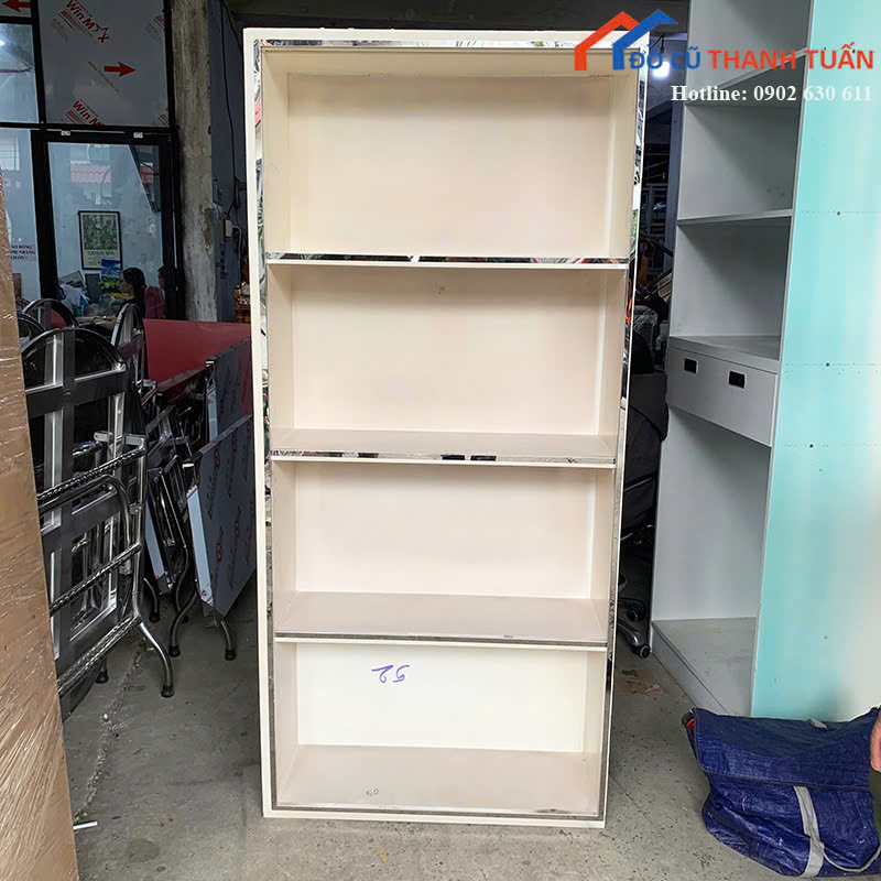 tu-trung-bay-cu-1m9x90cm-mau-trang-thiet-ke-4-tang