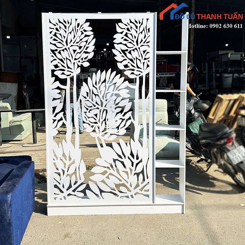 vach-ngan-1 Vách Ngăn Cũ Màu Trắng Kết Hợp Kệ Tiện Lợi