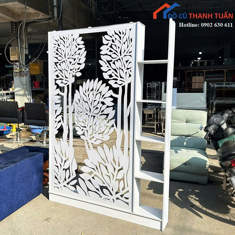 vach-ngan-2 Vách Ngăn Cũ Màu Trắng Kết Hợp Kệ Tiện Lợi