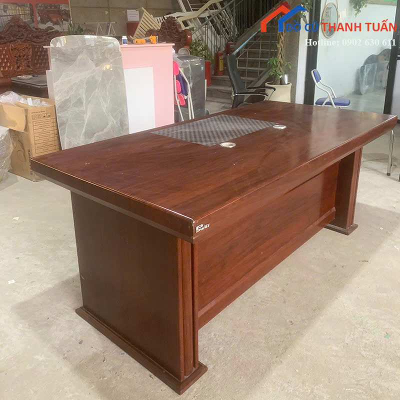 ban-giam-doc-1m8x90x75-G2tr2-3 Bàn Giám Đốc Cũ 1M8x90CM Vân Gỗ Màu Nâu Sang Trọng