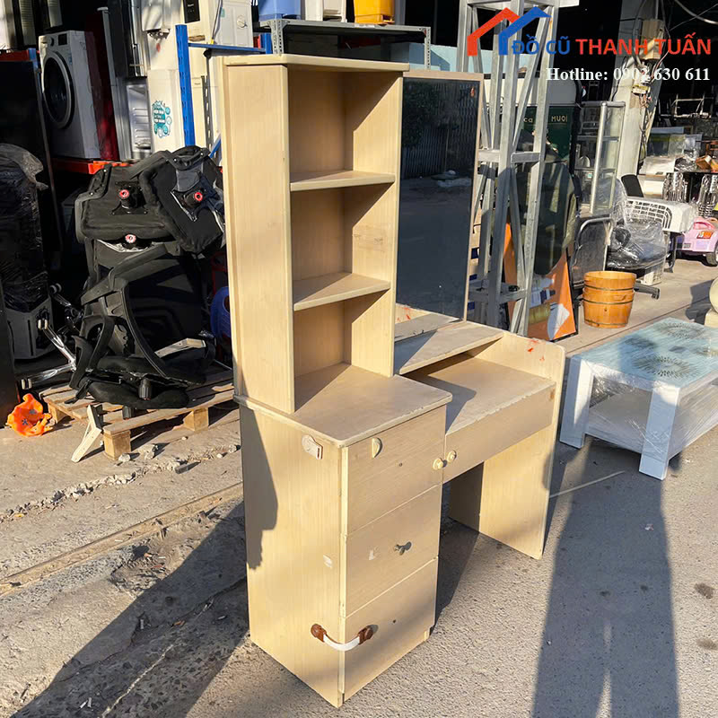 ban-trang-diem-650-3 Bàn Trang Điểm Cũ Vân Gỗ Thiết Kế Nhiều Ngăn