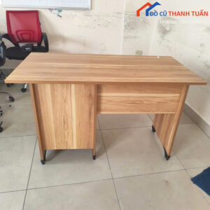 ban-lam-viec-cu-1m2x60cm-van-go-co-hoc-ben-tien-loi