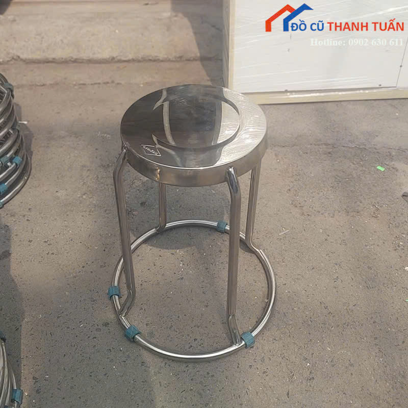 ghe-inox-cu-thiet-ke-chan-tron-chac-chan